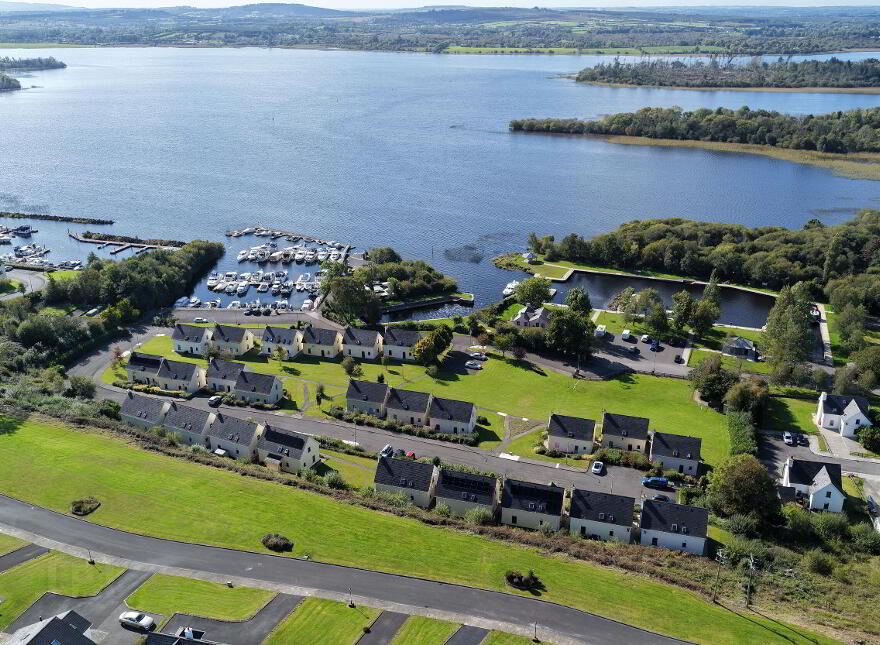 2 The Waterfront, Dromod, Carrick-On-Shannon, N41YW31
