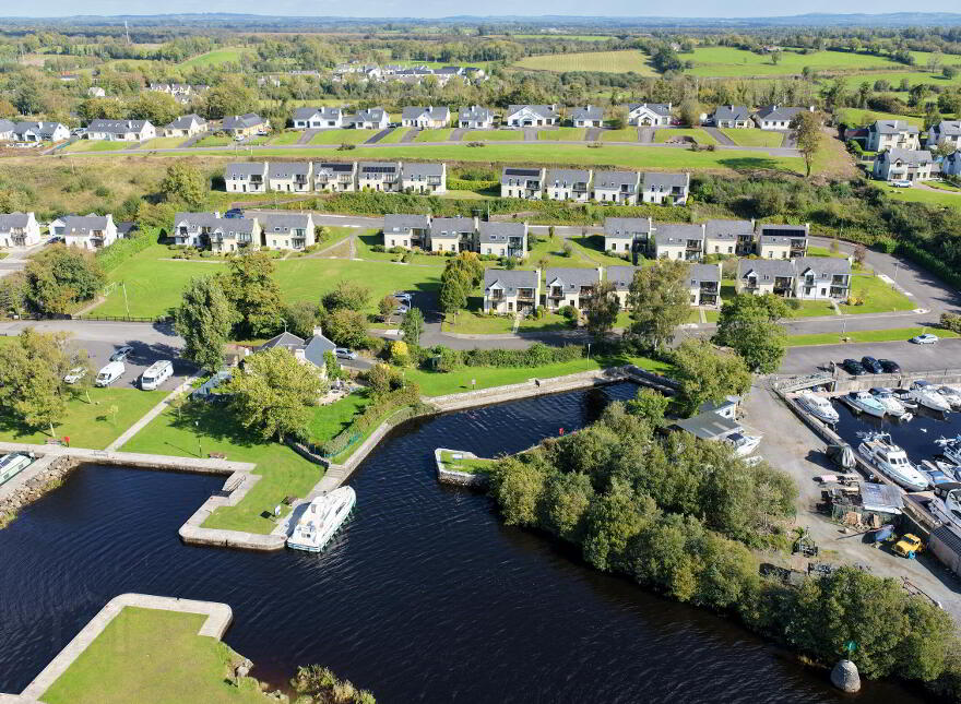 2 The Waterfront, Dromod, Carrick-On-Shannon, N41YW31