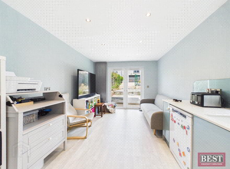 6 Osborne Promenade, Warrenpoint, Newry, BT34 3NQ