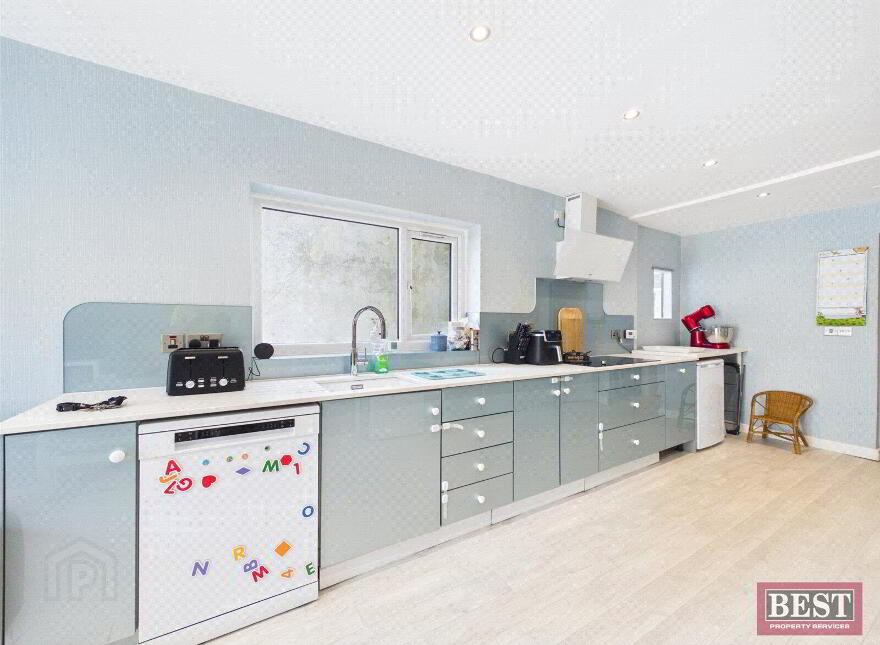 6 Osborne Promenade, Warrenpoint, Newry, BT34 3NQ