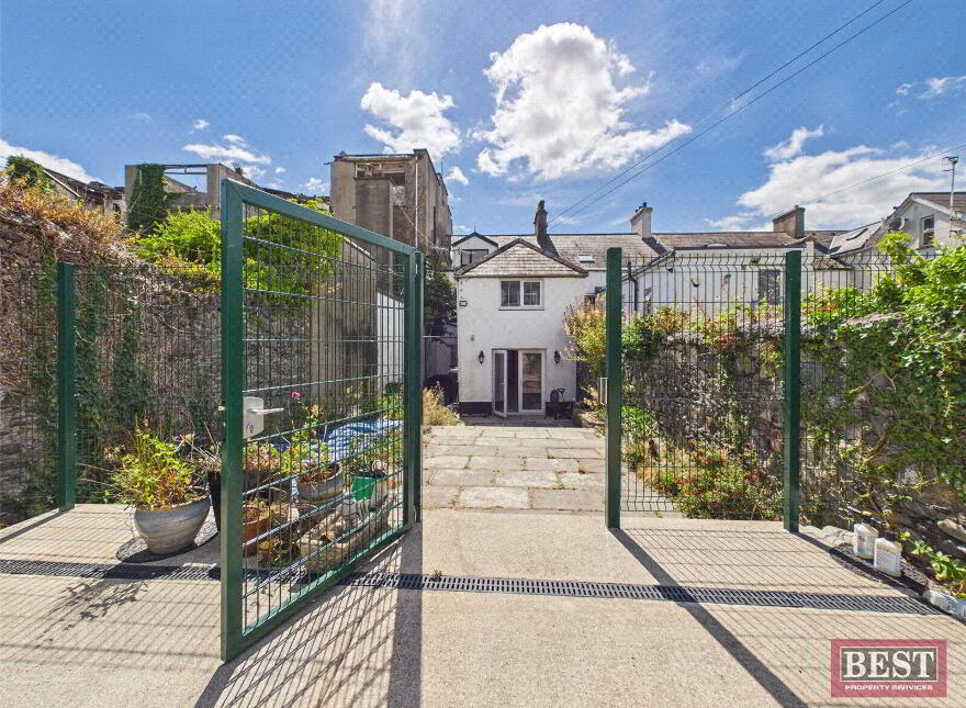 6 Osborne Promenade, Warrenpoint, Newry, BT34 3NQ