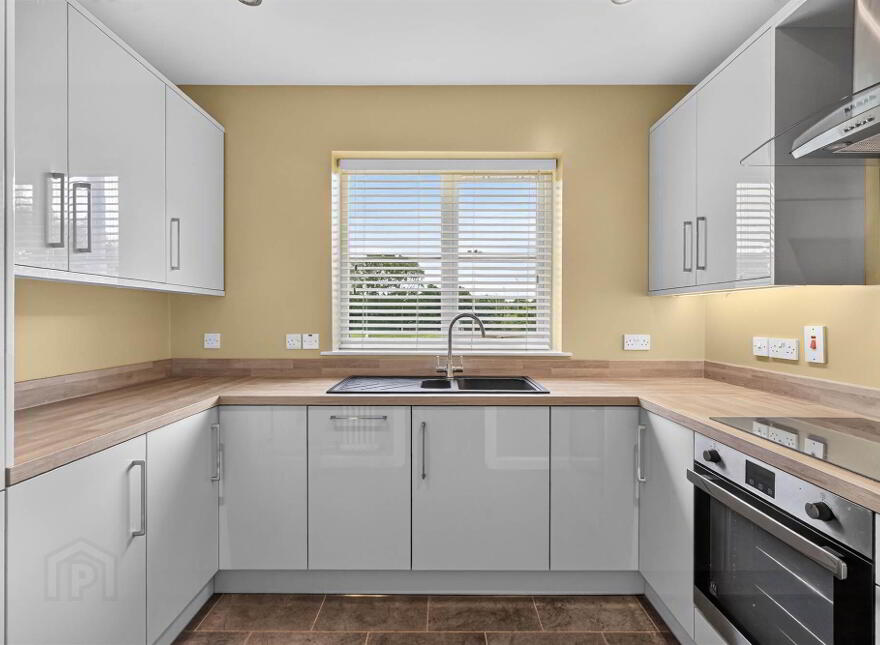 32 Strathearn Lane, Belfast, BT4 2BT