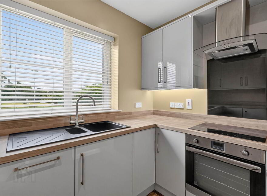 32 Strathearn Lane, Belfast, BT4 2BT