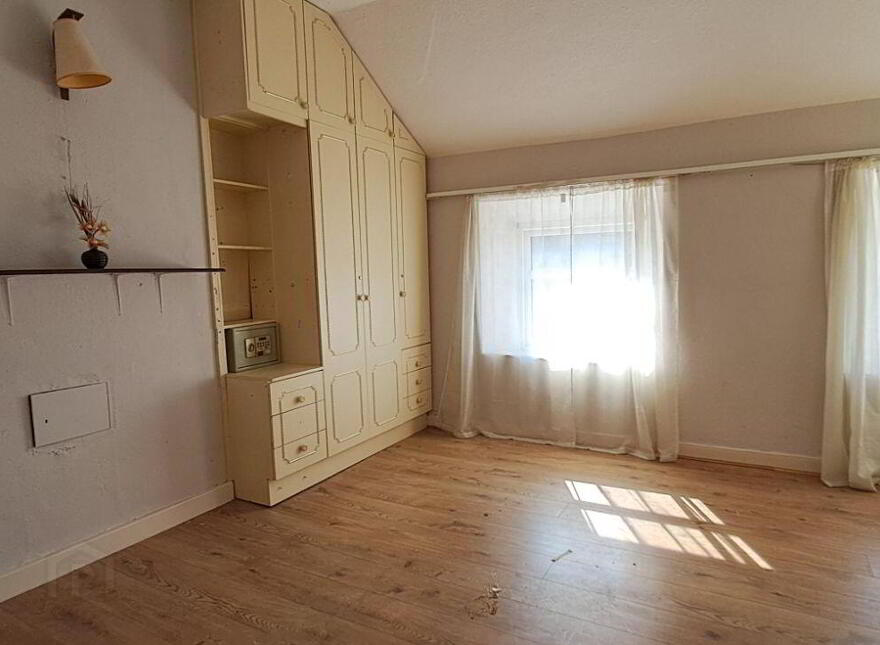 Bal-Ard, 25 High Street, Balbriggan, K32W209