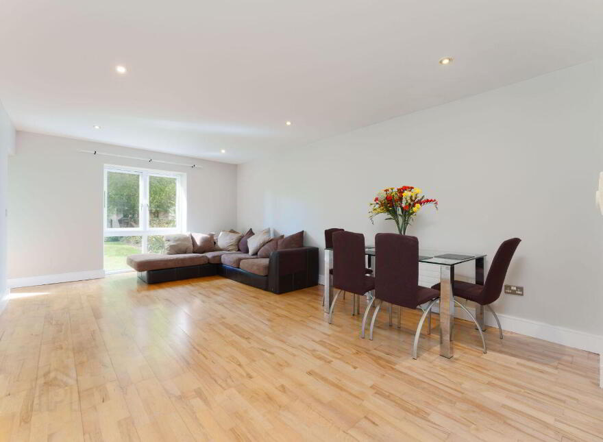 Apartment 2 Kelston Hall, Foxrock, Foxrock, D18T025