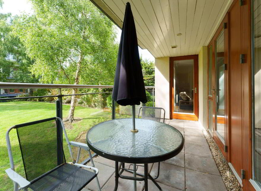 Apartment 2 Kelston Hall, Foxrock, Foxrock, D18T025