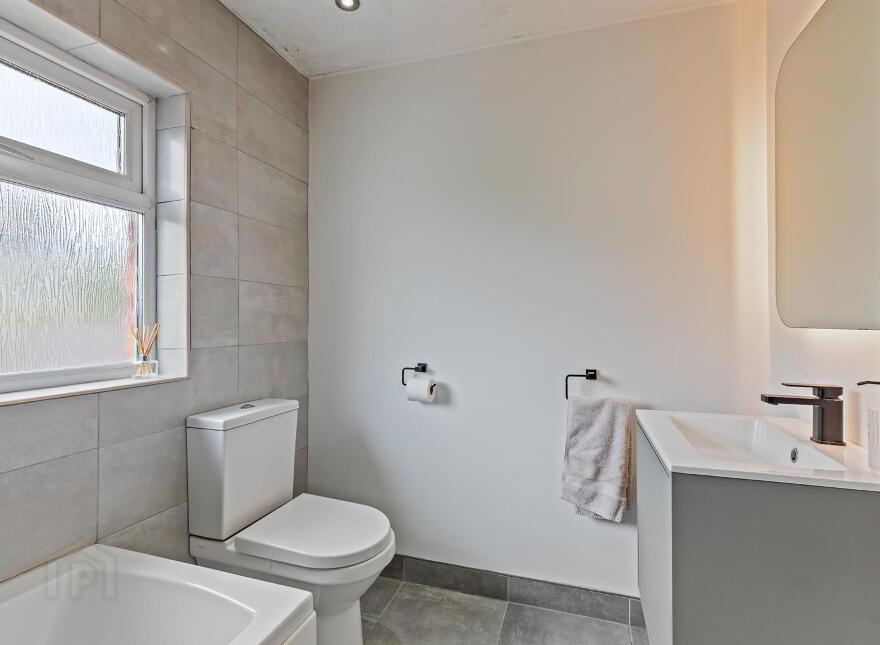 60 Ballyregan Road, Dundonald, Belfast, BT16 1HZ