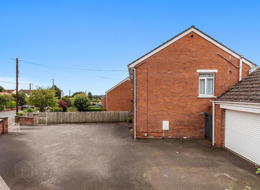 60 Ballyregan Road, Dundonald, Belfast, BT16 1HZ