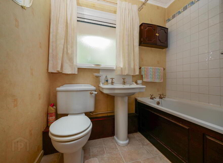 124a Belvoir Drive, Belvoir Park, Belfast, BT8 7DT