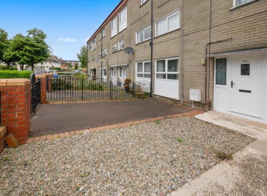 124a Belvoir Drive, Belvoir Park, Belfast, BT8 7DT
