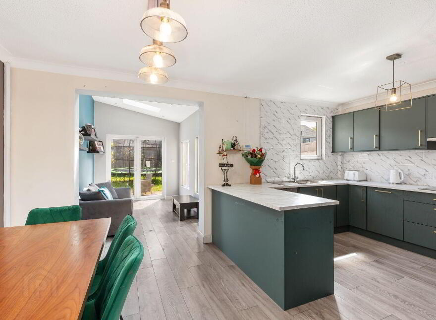 27 Pineview Grove, Aylesbury, D24V8NR