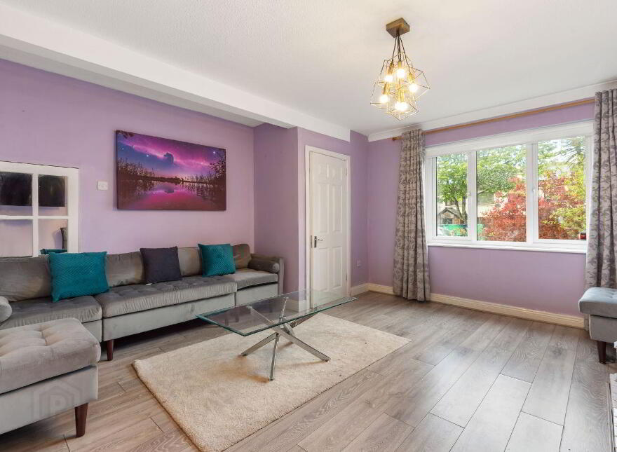 27 Pineview Grove, Aylesbury, D24V8NR