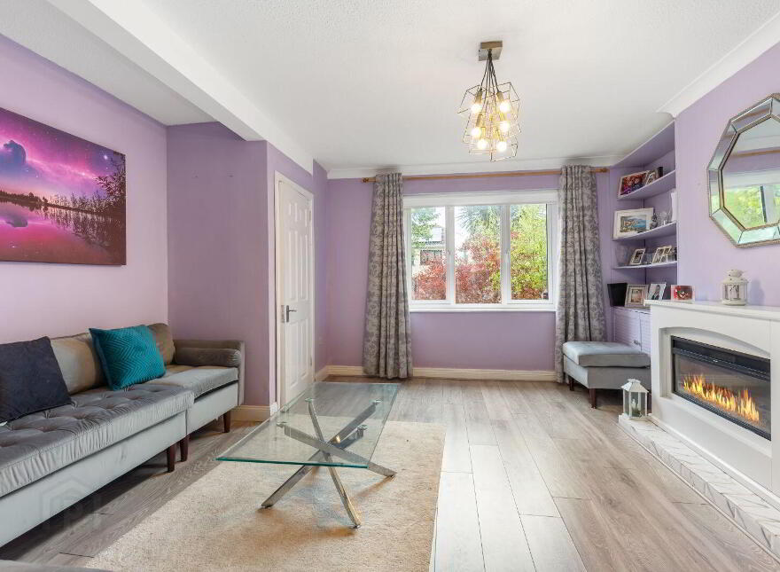 27 Pineview Grove, Aylesbury, D24V8NR
