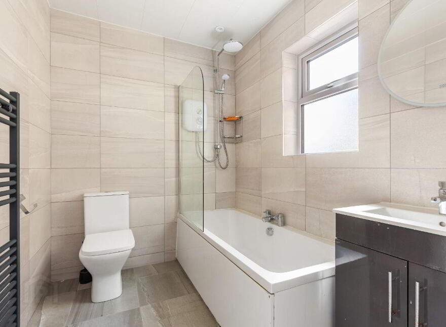 27 Pineview Grove, Aylesbury, D24V8NR