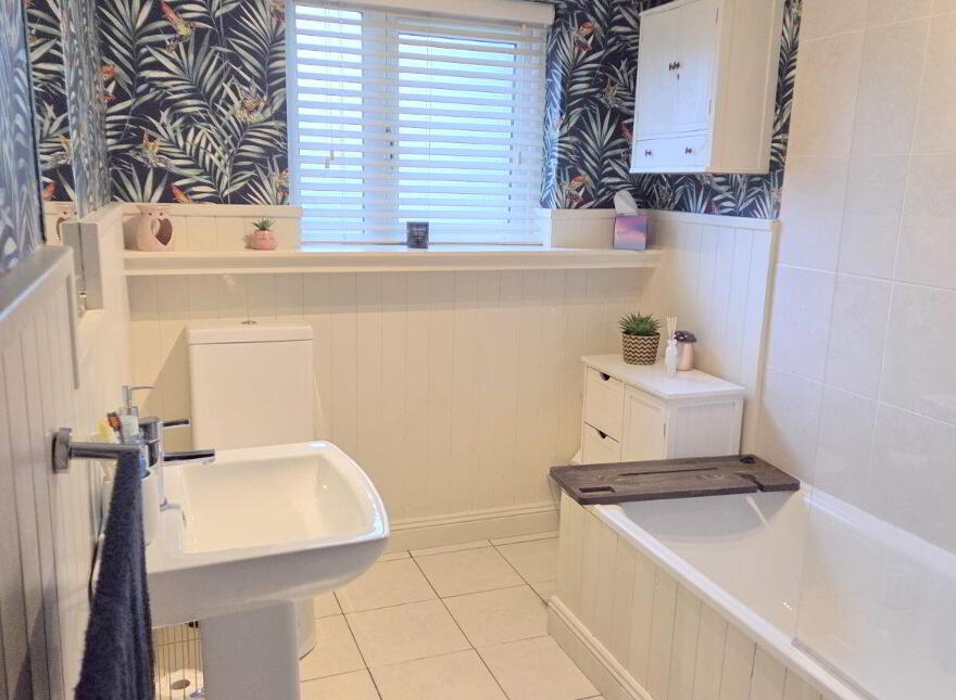 Ballycarron, Grange North, Golden, Cashel, E25HY91