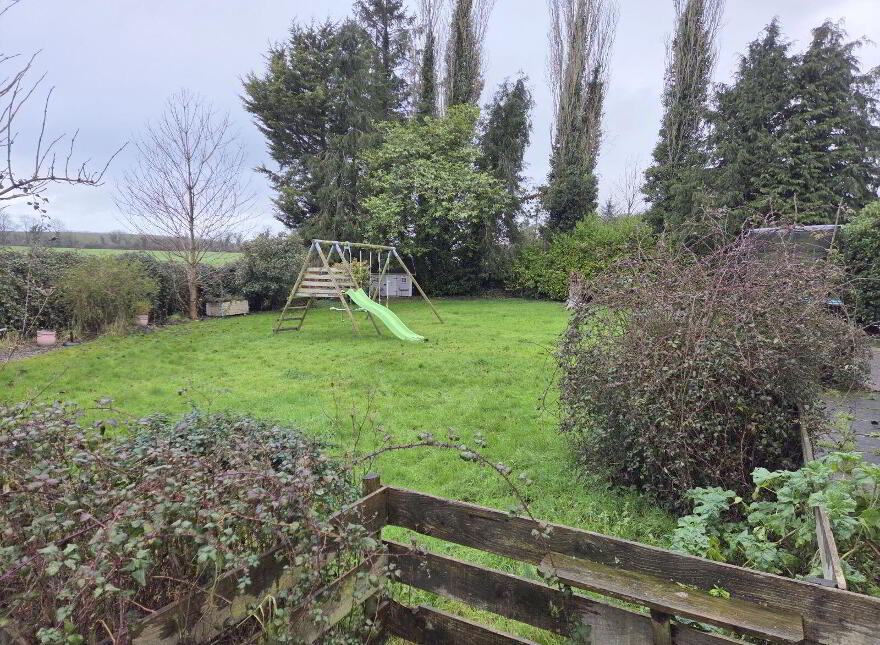 Ballycarron, Grange North, Golden, Cashel, E25HY91