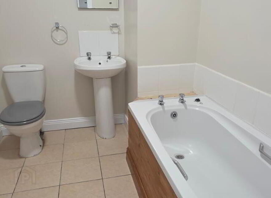 Drumbrastle East, Newport, Newport, F28RW90