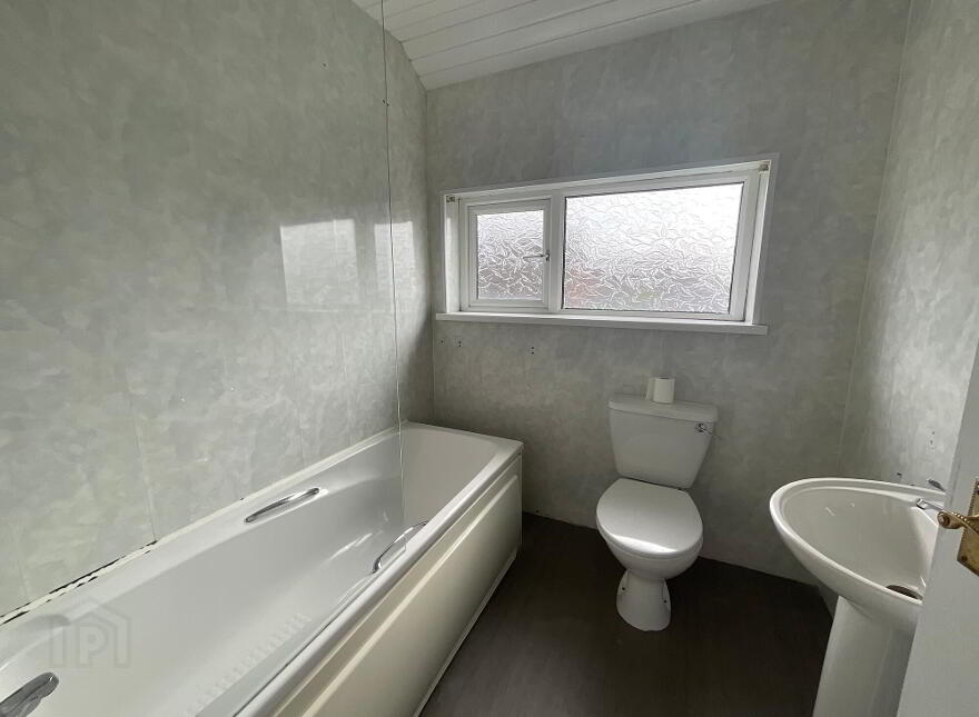 15 Glenbank Parade, Belfast, BT14 8AT