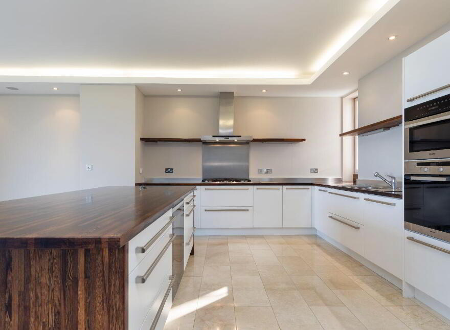 Apartment 6 Newman, The Court Killiney Bay, Station Road, Killiney, A96HK20