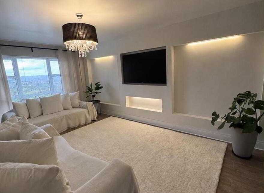 19 Lyndhurst View Close, Belfast, BT13 3XD
