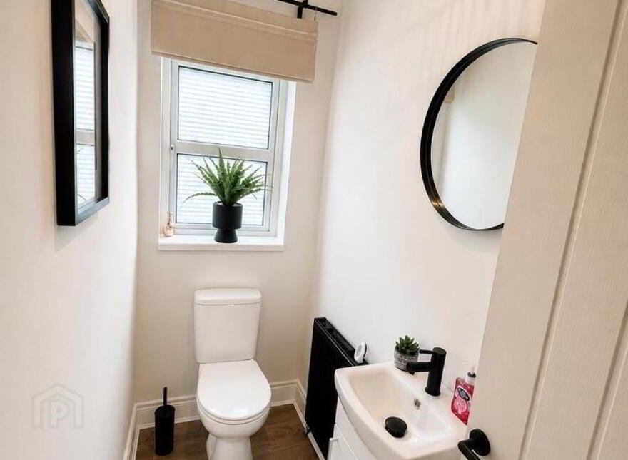 19 Lyndhurst View Close, Belfast, BT13 3XD