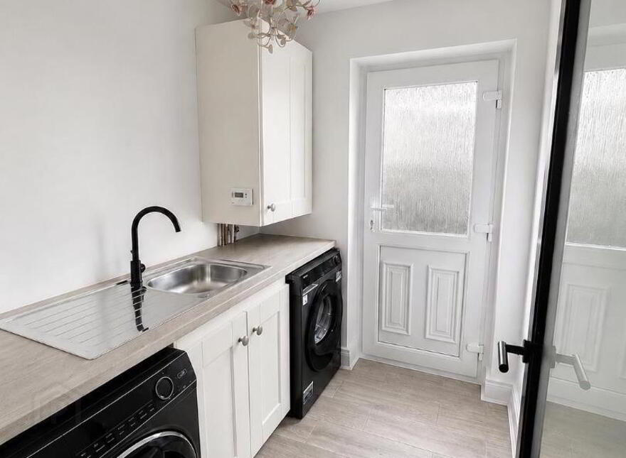19 Lyndhurst View Close, Belfast, BT13 3XD