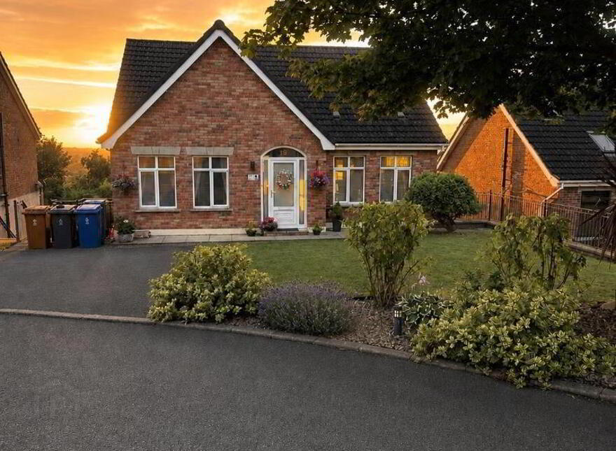 19 Lyndhurst View Close, Belfast, BT13 3XD photo