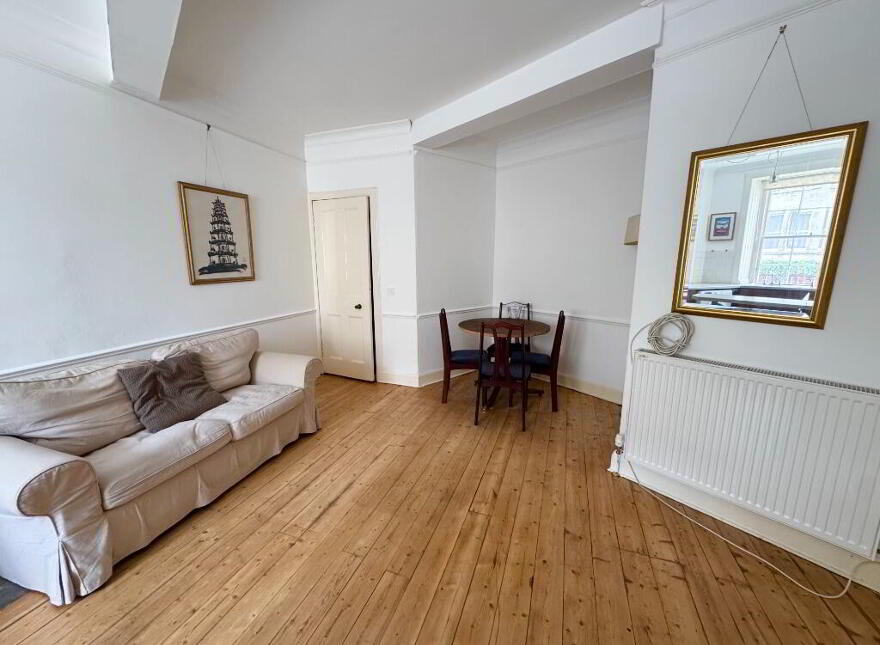 102 Buccleuch Street, Newington, Edinburgh, EH8 9NQ