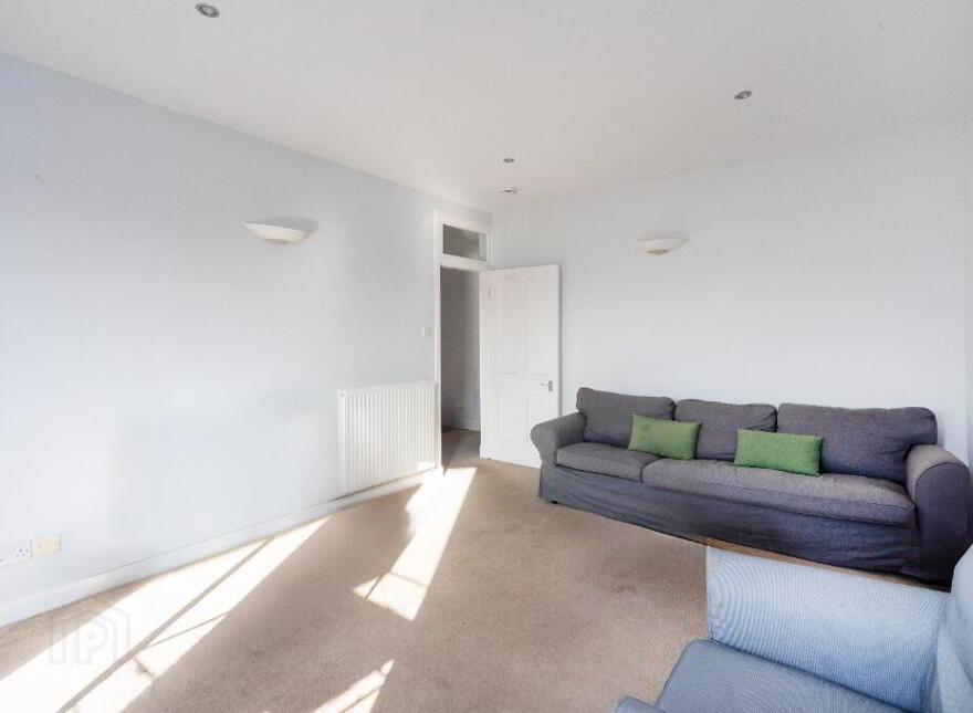 16 Gosford Place, Edinburgh, EH6 4BJ