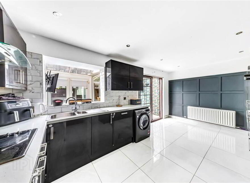 72 Lagmore Meadows, Dunmurry, Belfast, BT17 0TH