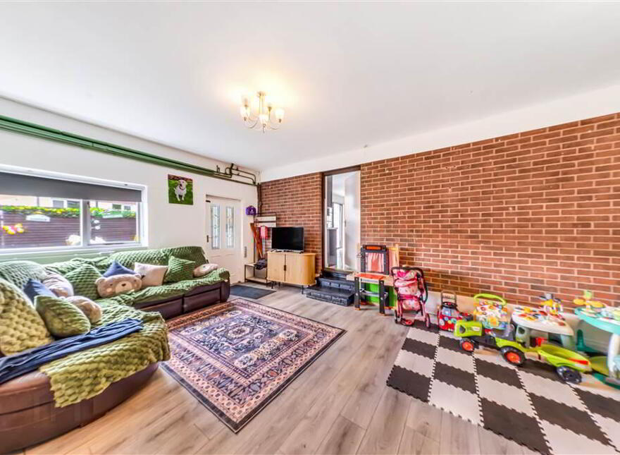 72 Lagmore Meadows, Dunmurry, Belfast, BT17 0TH