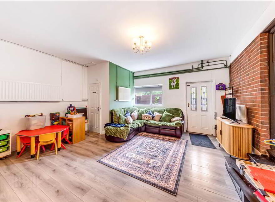 72 Lagmore Meadows, Dunmurry, Belfast, BT17 0TH