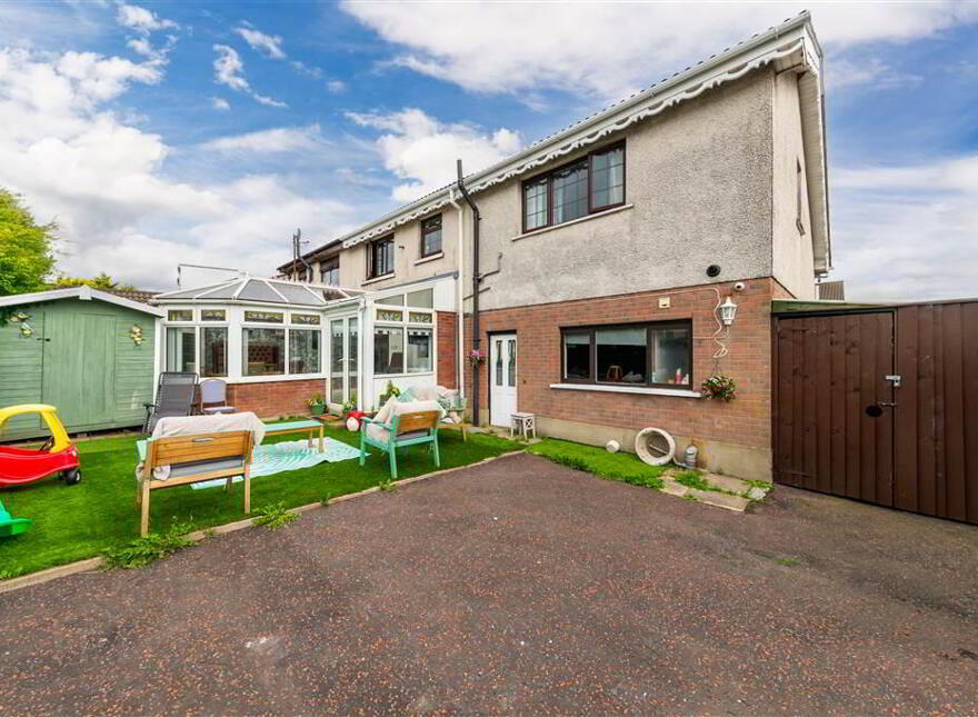 72 Lagmore Meadows, Dunmurry, Belfast, BT17 0TH