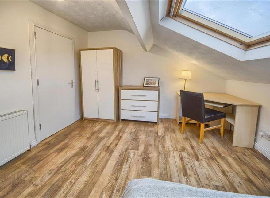 Room 5, 33 Farnham Street, Belfast, BT7 2FL
