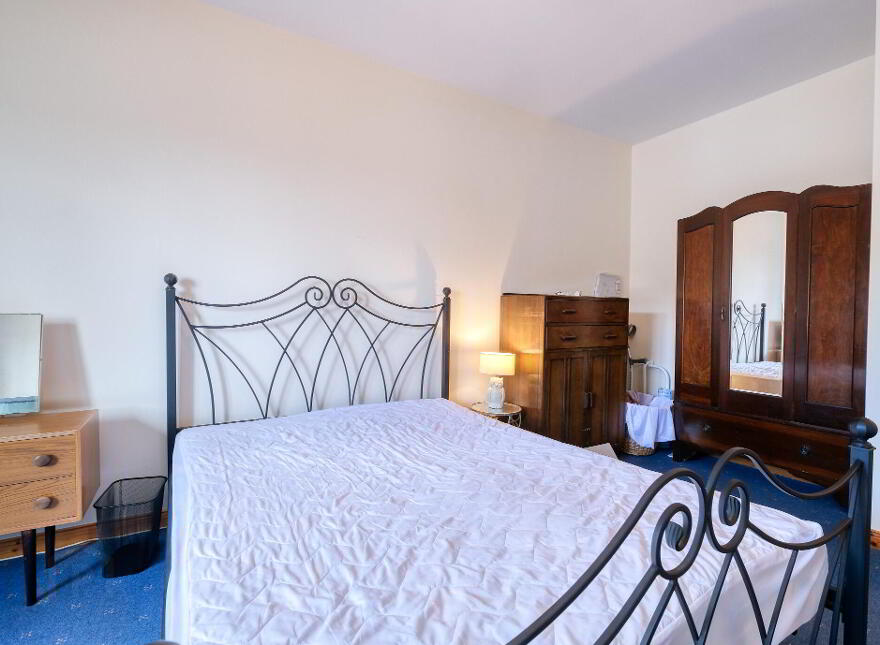 9 Annville Place, New Street, N39DR98