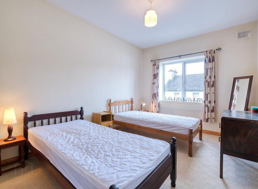 9 Annville Place, New Street, N39DR98