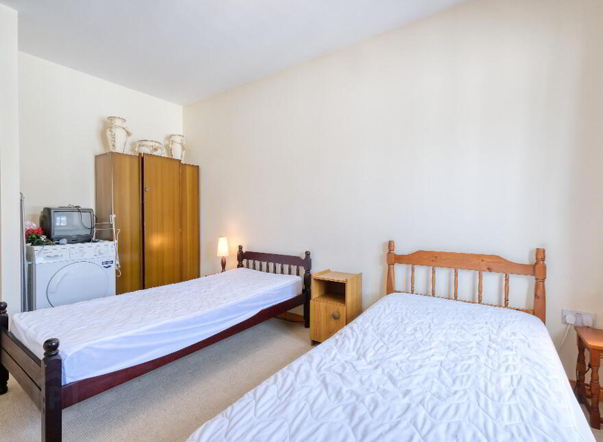 9 Annville Place, New Street, N39DR98