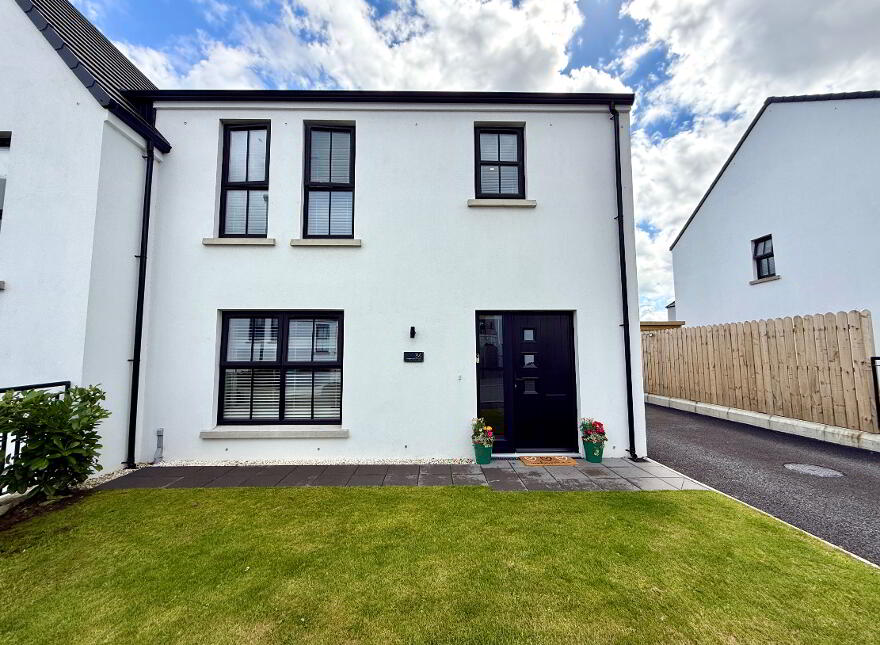 34 Cumber View, Claudy, Derry, BT47 4FG photo