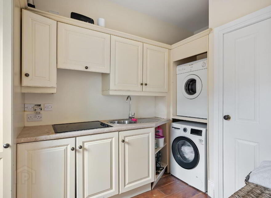 Greybrook, Waterfall, T12KWD6