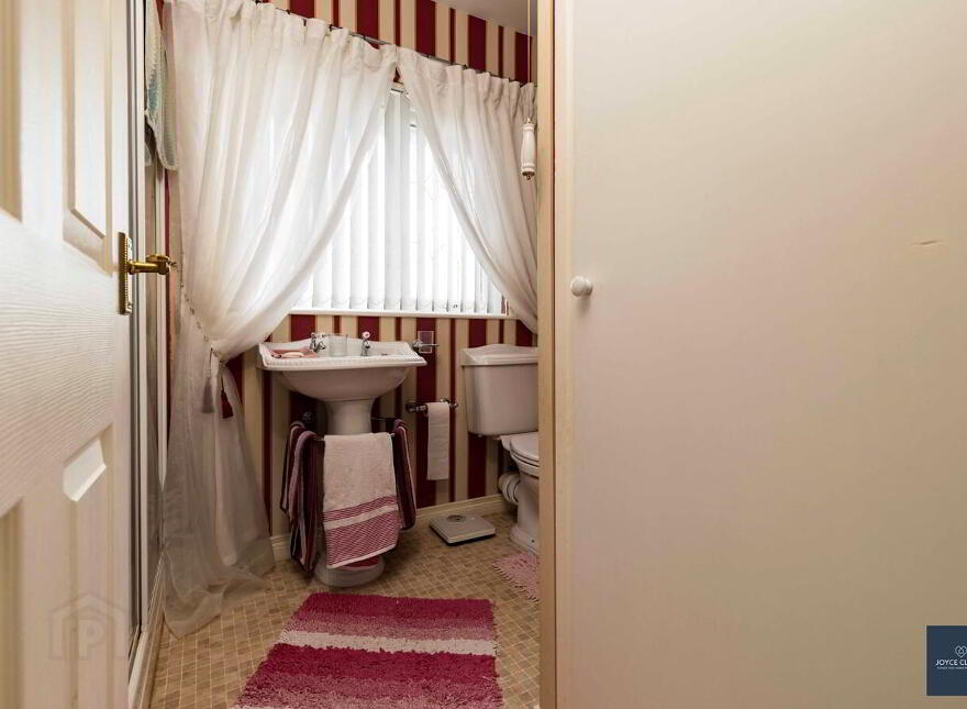 36 Donard Gardens, Lurgan, BT66 8EU