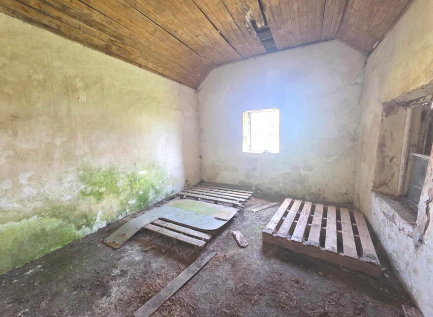 Derelict Cottage On, C. 0 .5 Acres, Williamstown, F45VH70