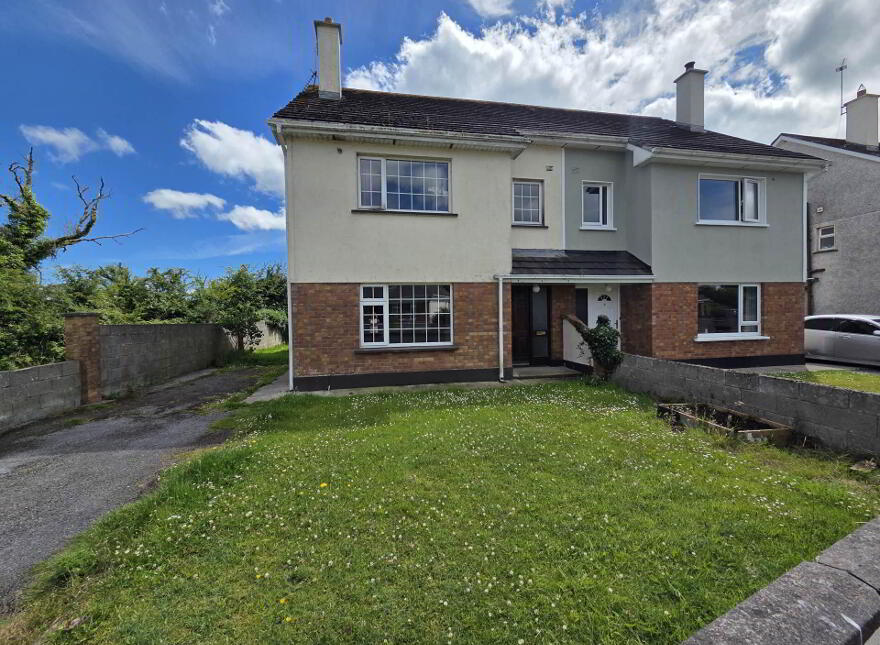 7 Knockroe Court, Castlerea, F45H562 photo