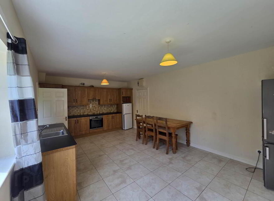 7 Knockroe Court, Castlerea, F45H562