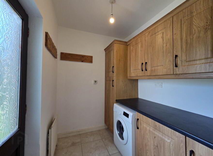 7 Knockroe Court, Castlerea, F45H562