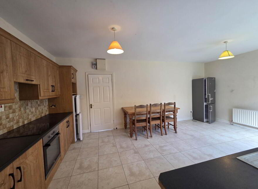7 Knockroe Court, Castlerea, F45H562