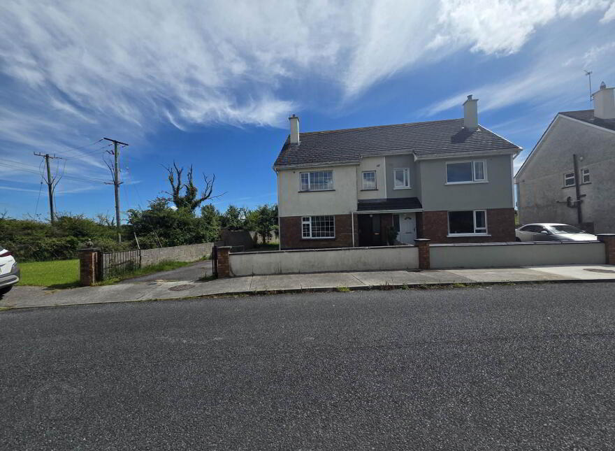 7 Knockroe Court, Castlerea, F45H562