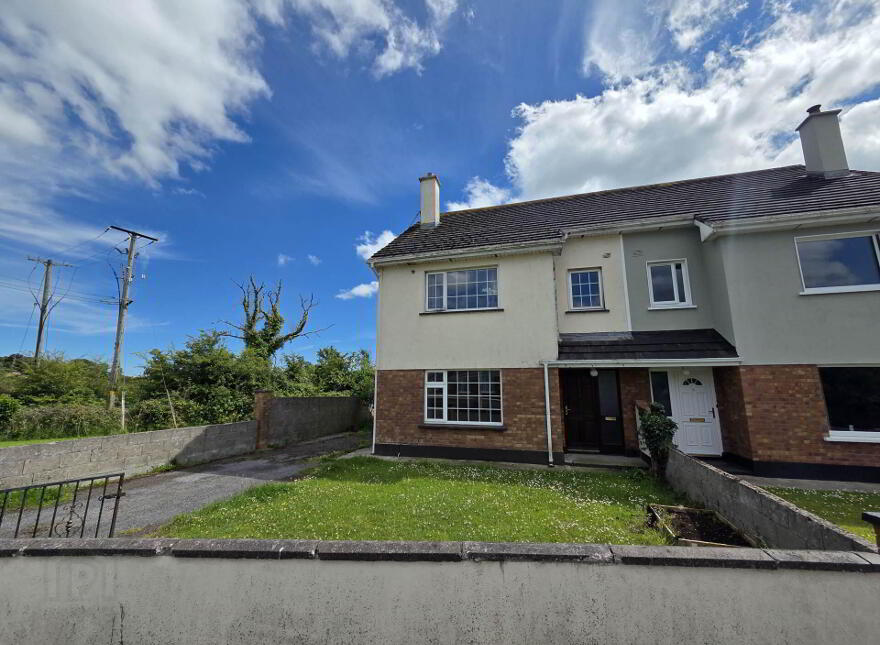7 Knockroe Court, Castlerea, F45H562