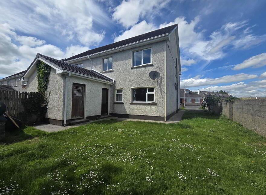 7 Knockroe Court, Castlerea, F45H562
