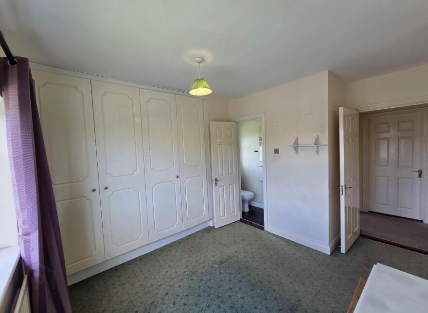 7 Knockroe Court, Castlerea, F45H562