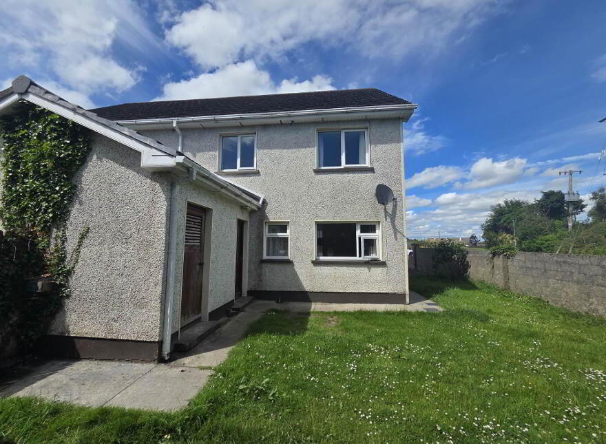 7 Knockroe Court, Castlerea, F45H562